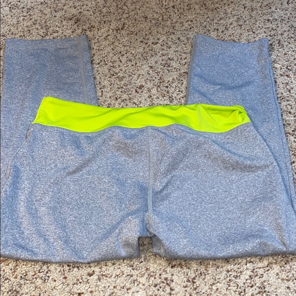 grey under armour cropped leggings